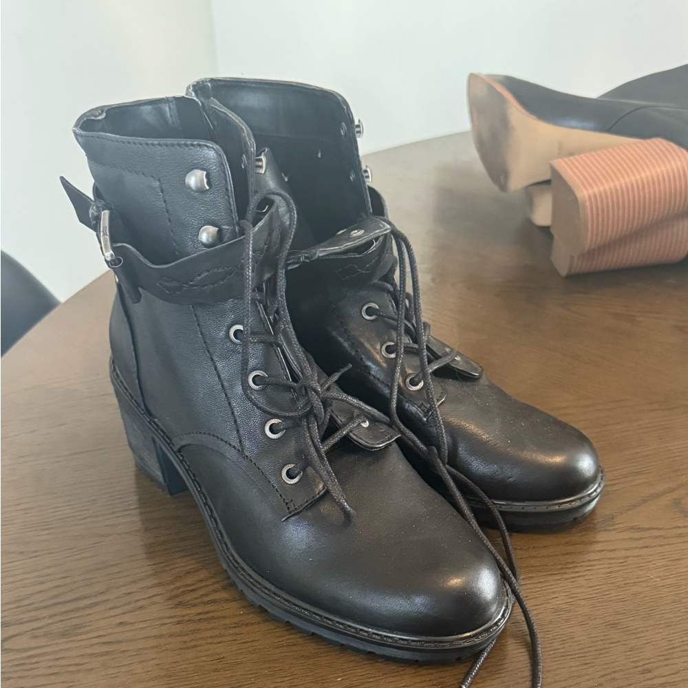 Zodiac Black Leather Lace-Up Boots